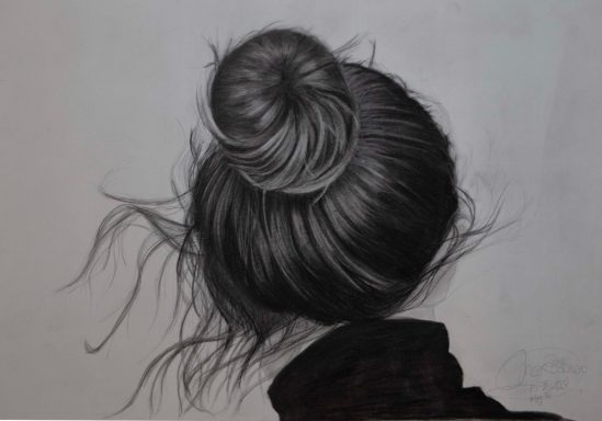 "Cuadro  realizado en carboncillo. Dibujo de moño despeinado. Realizado por Cuchiart by Mar Botonero"